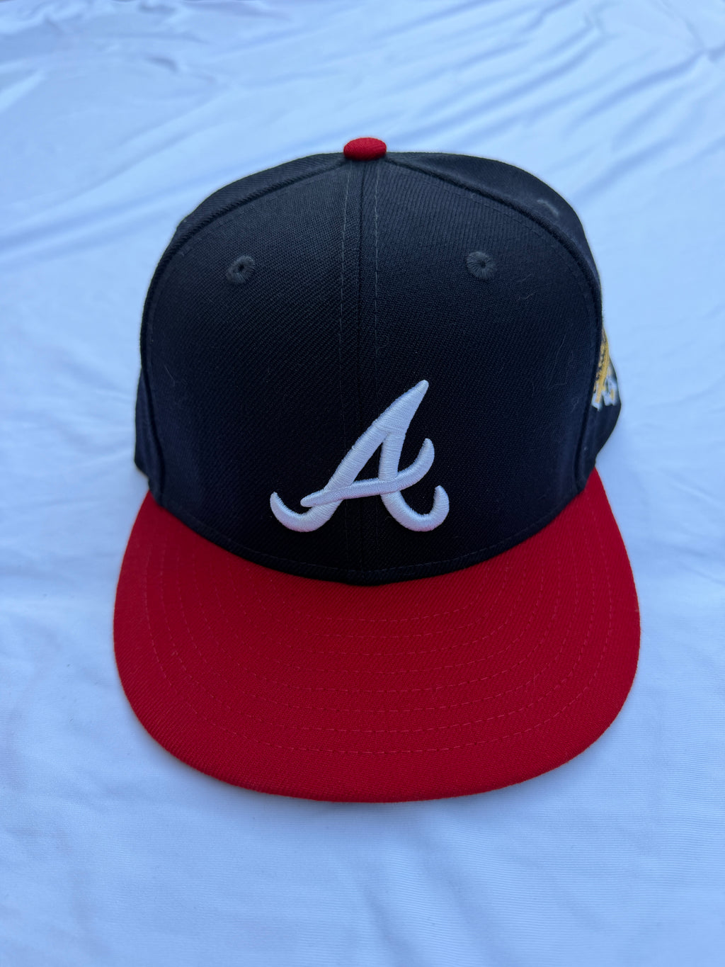 Preowned size 7 3/8 New Era Atlanta Braves 1995 World Series 59FIFTY Two Tone fitted hat black with red brim 