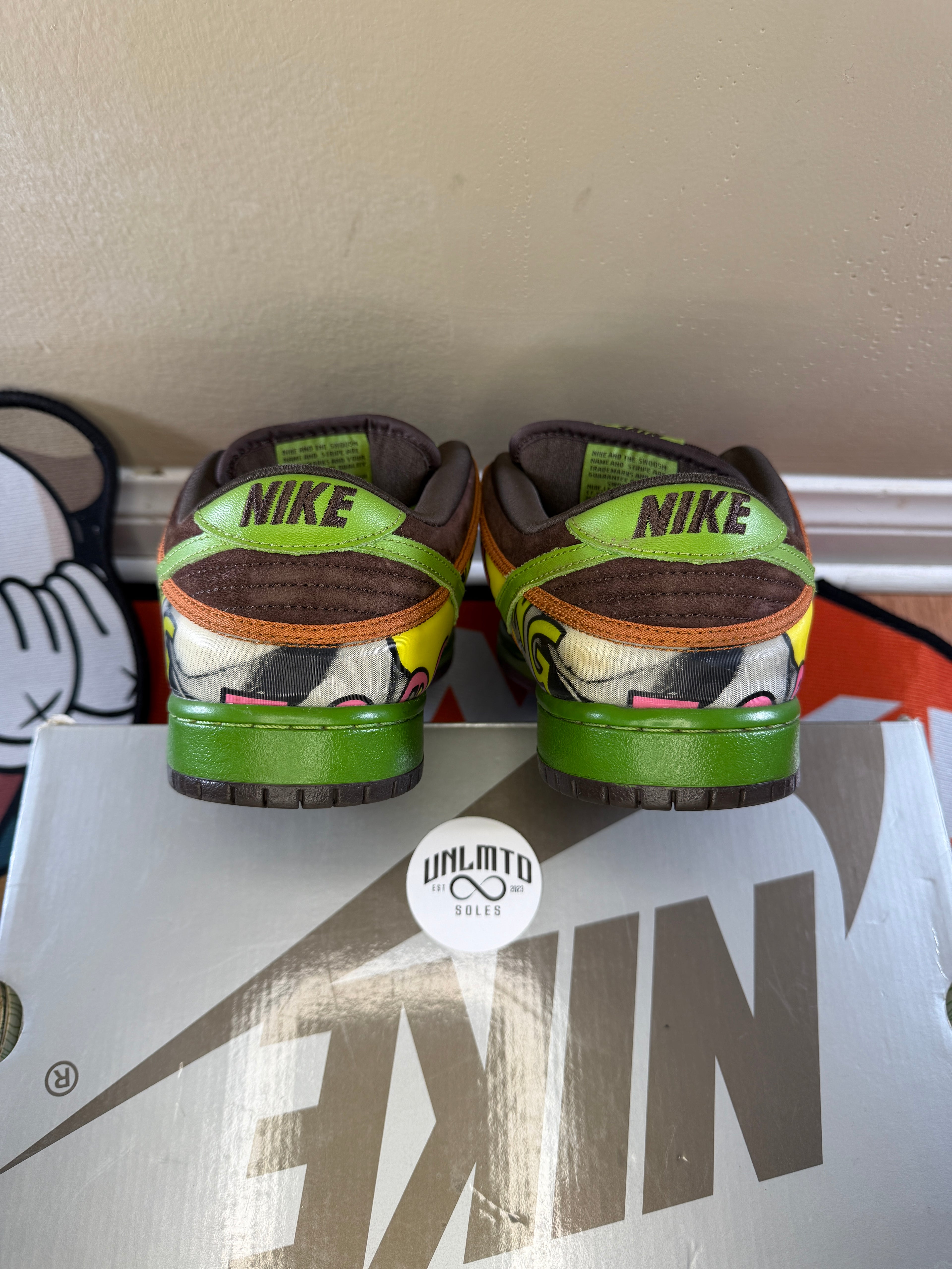 Back of shoes
