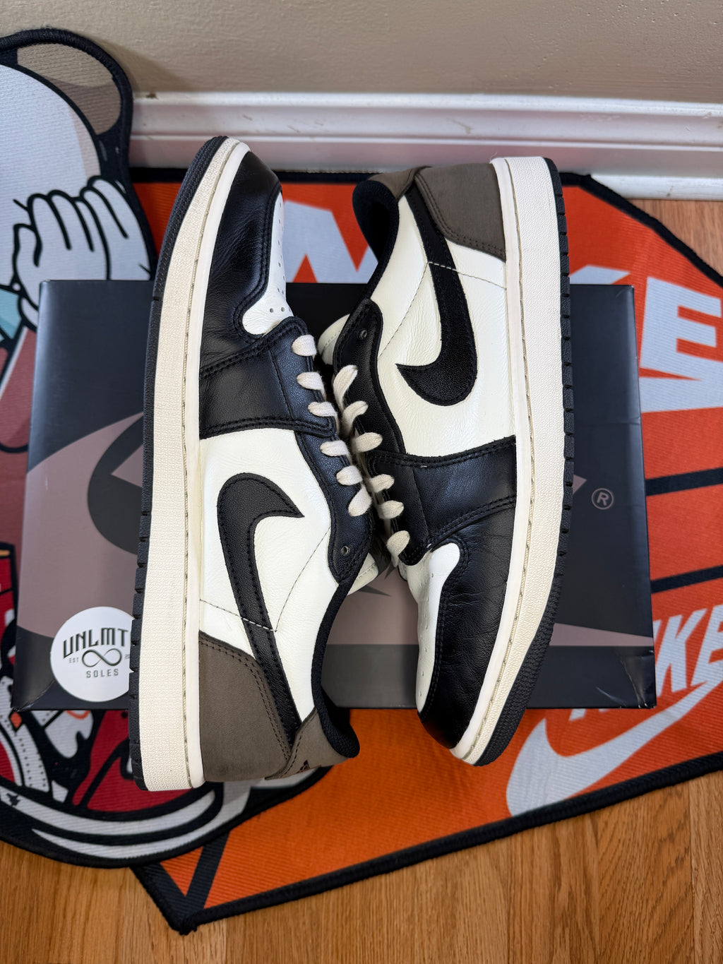 Jordan 1 Retro Low OG Mocha Side view