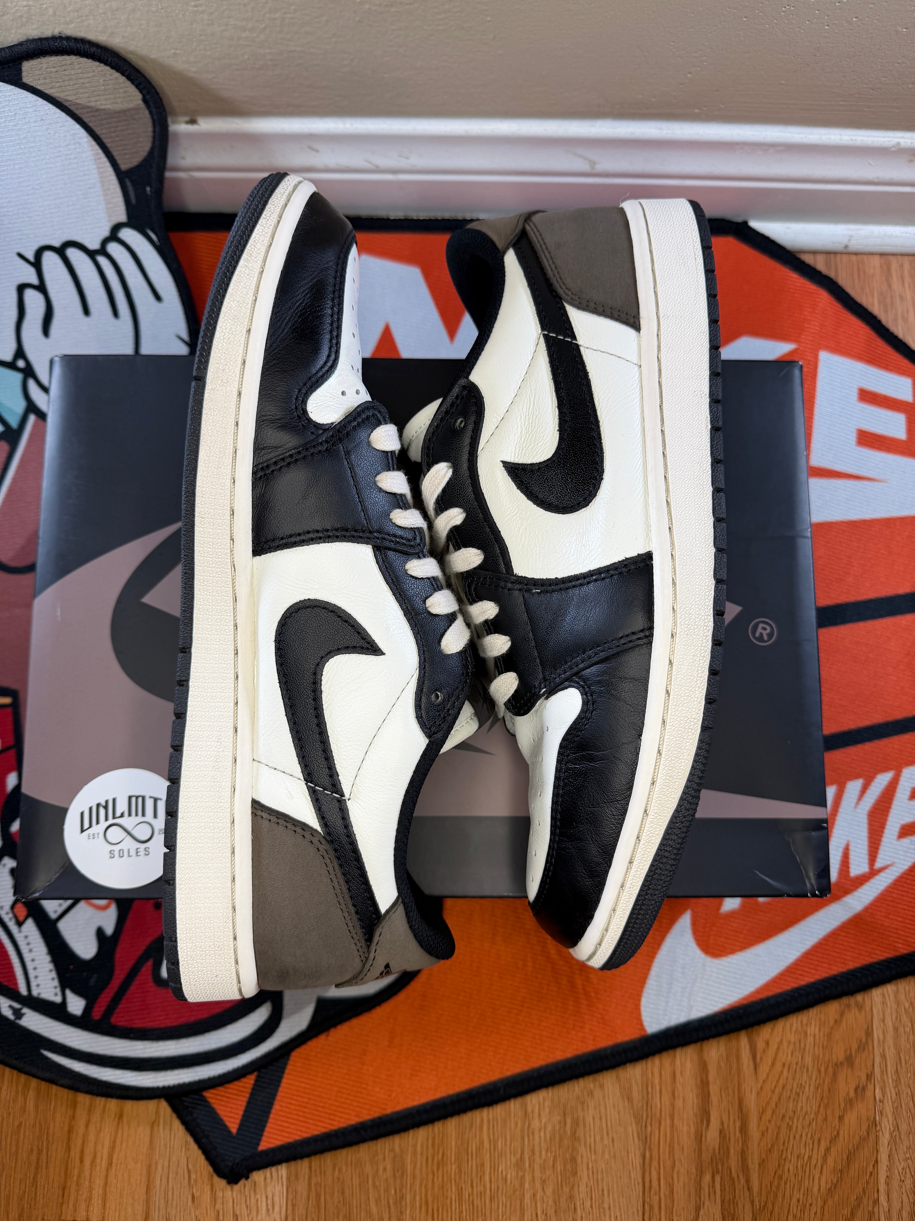 Jordan 1 Retro Low OG Mocha Side view