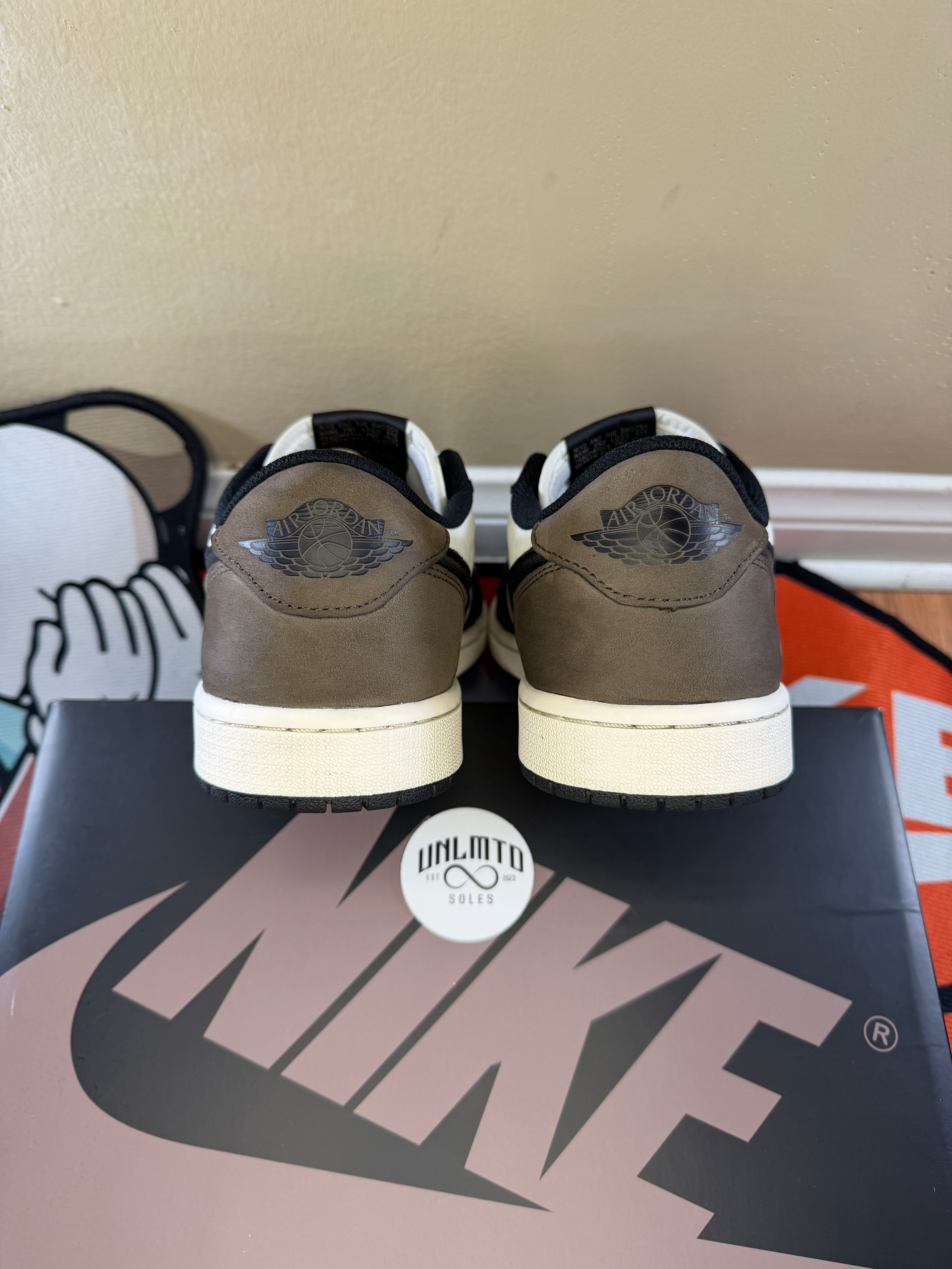 Jordan 1 Retro Low OG Mocha Back view