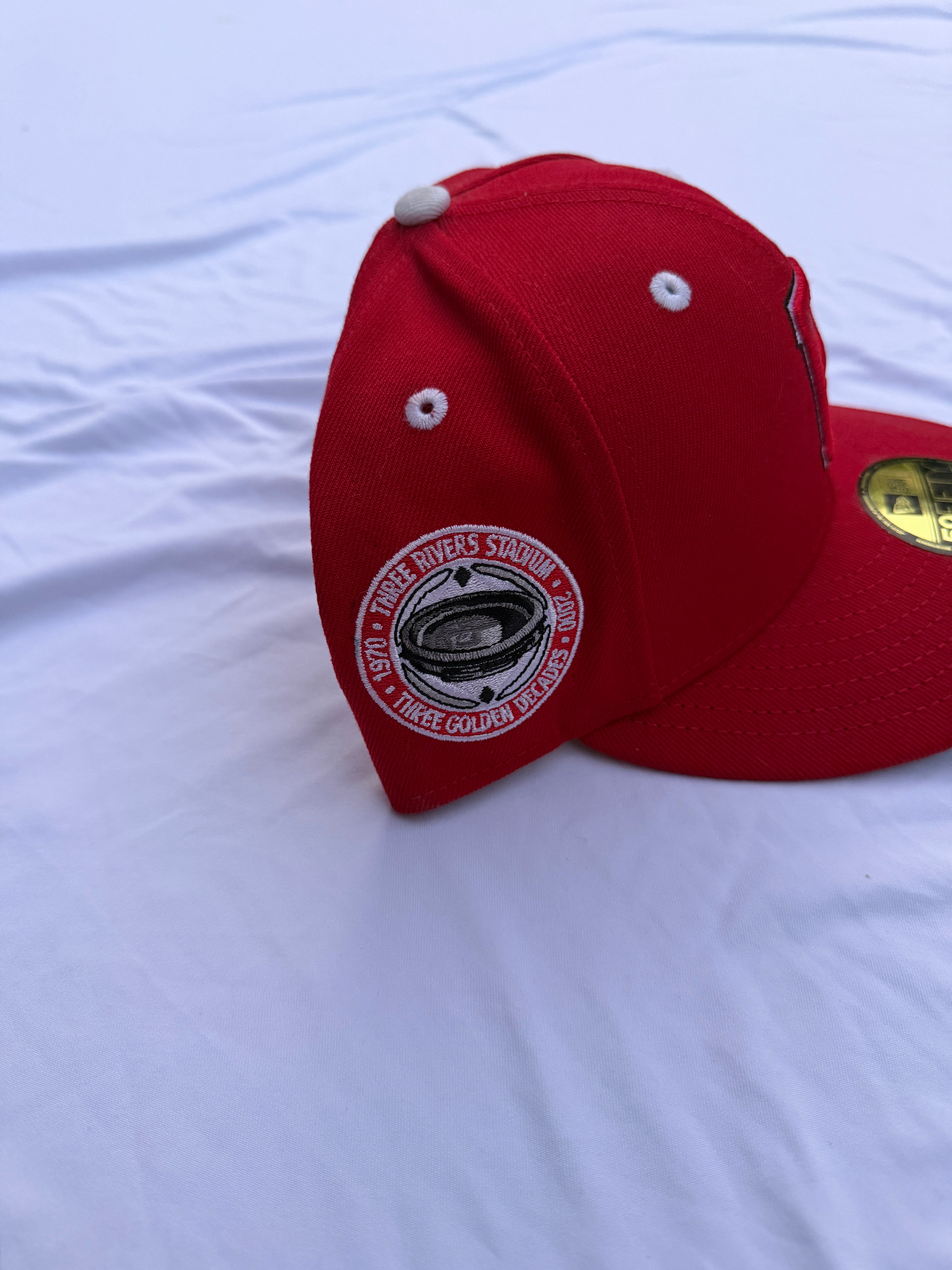 New era Pittsburg Pirates Three rivers stadium fitted hat side view, three rivers stadium patch