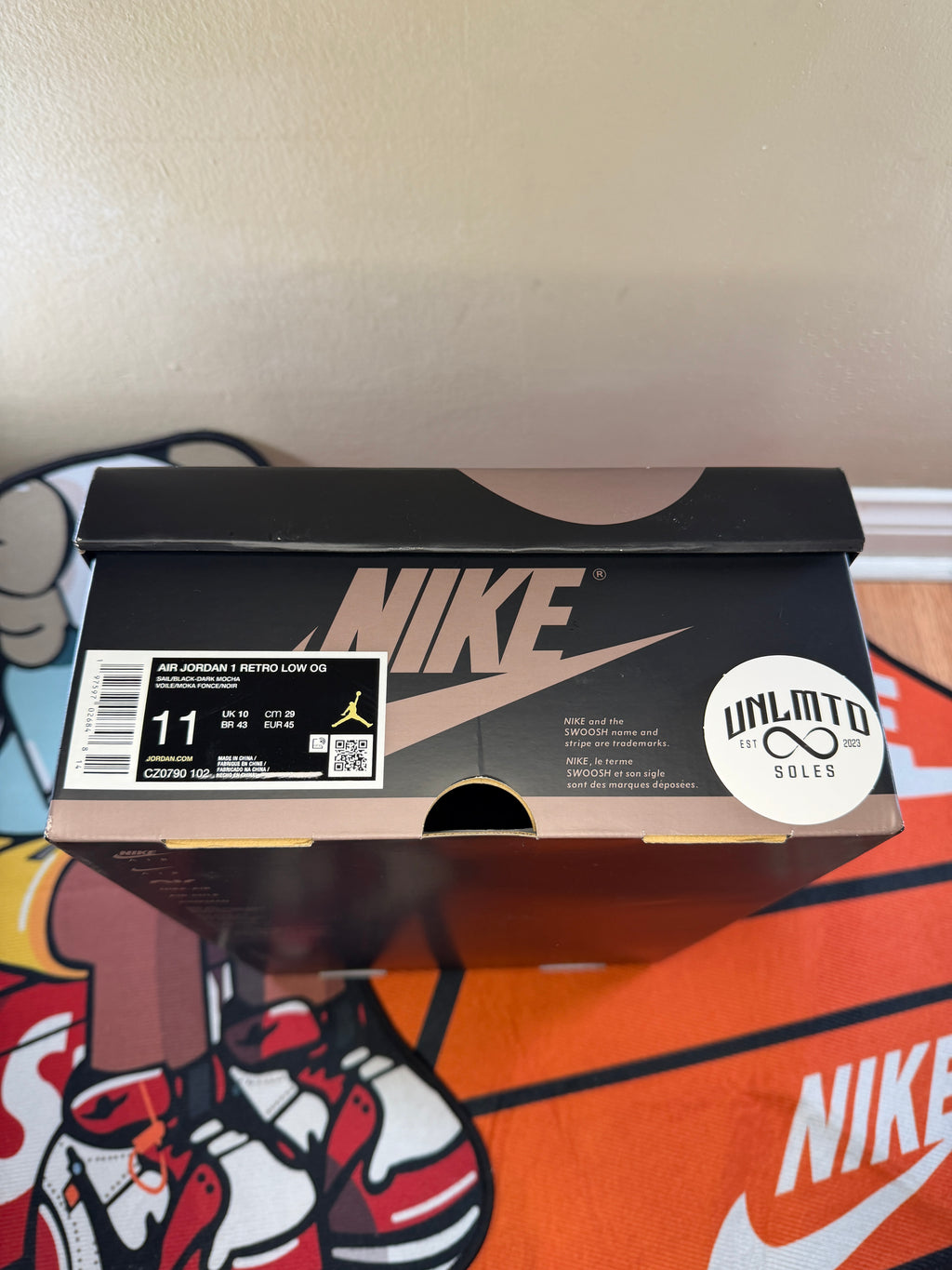 Jordan 1 Retro Low OG Mocha Nike box with description of shoe size 11