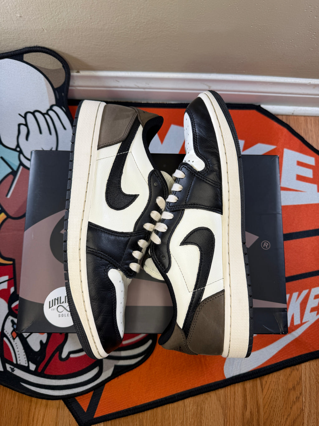 Jordan 1 Retro Low OG Mocha Side View