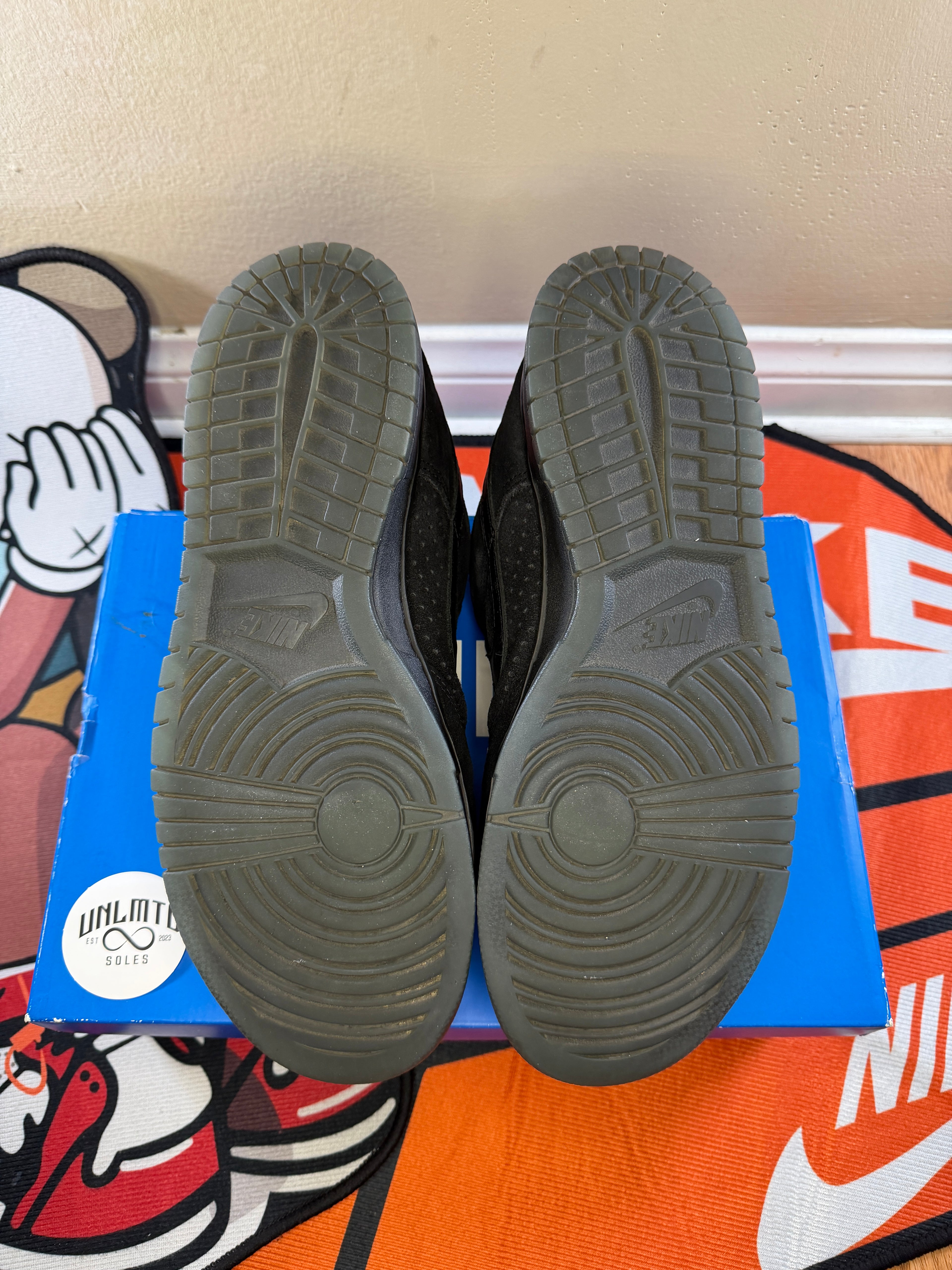 Bottom soles of
Shoes 