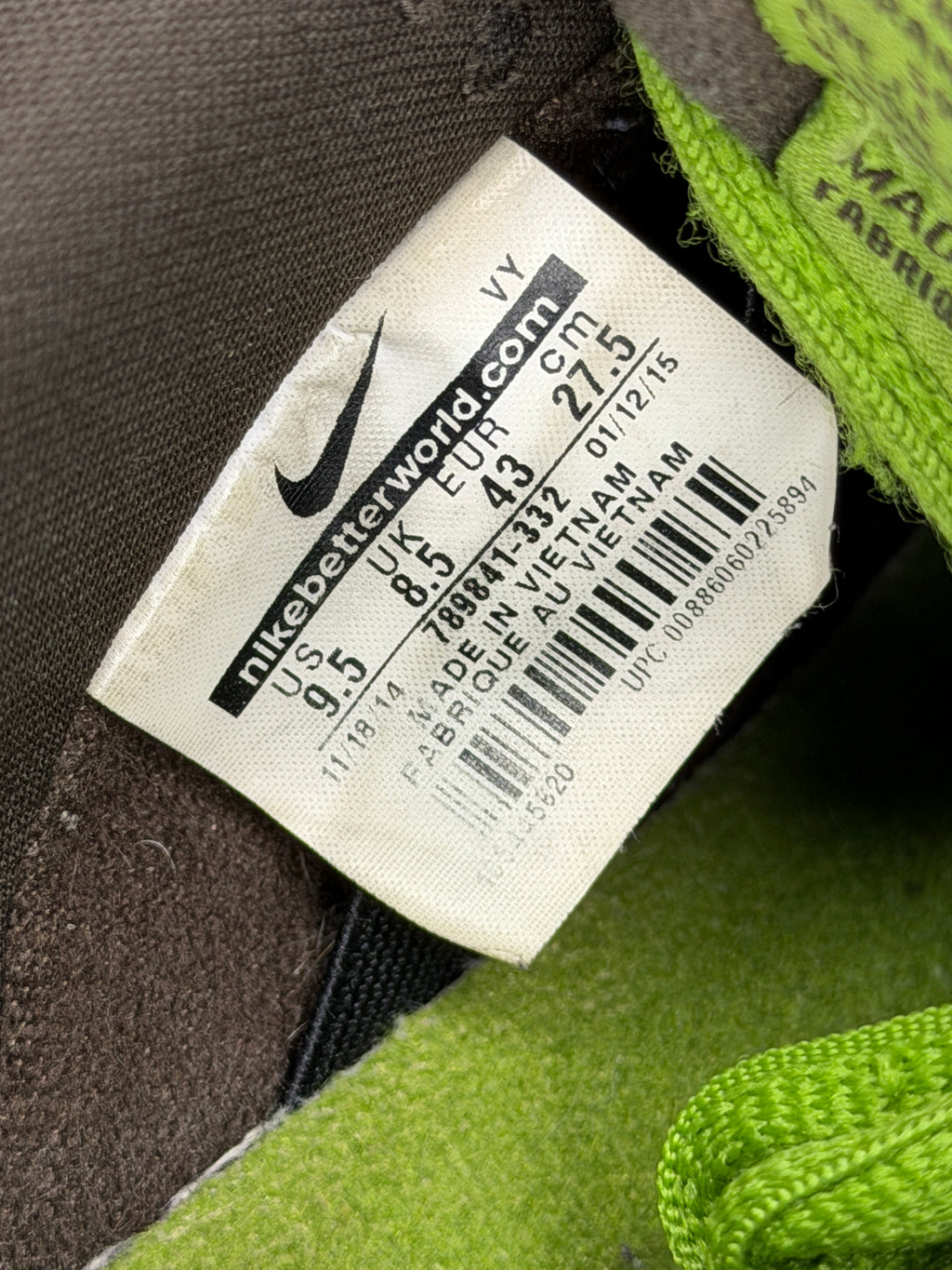 Close up of shoes tag with size 