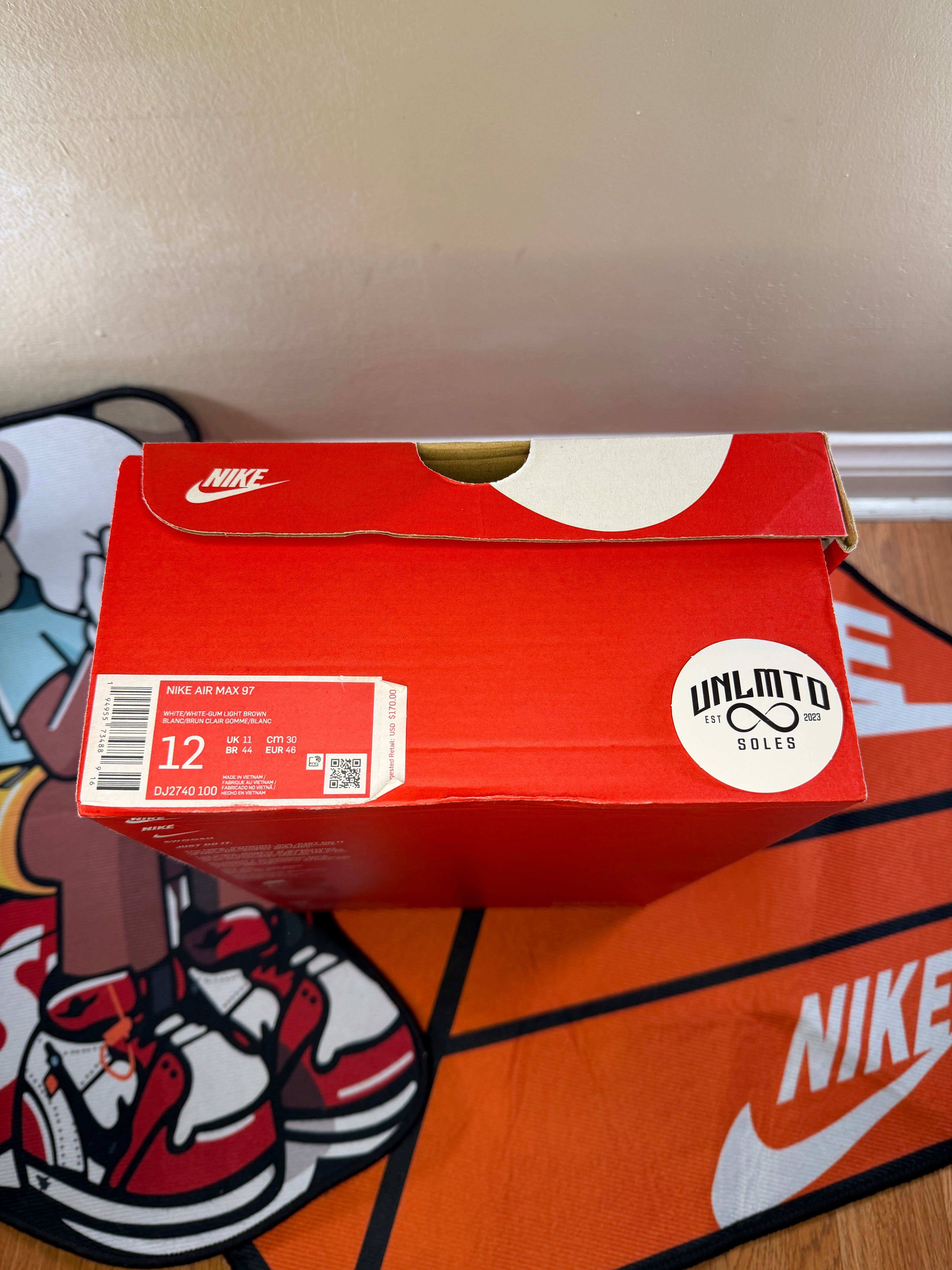 Nike box with shoe label 