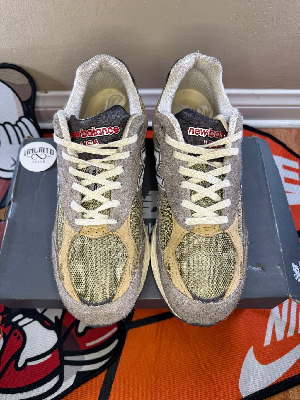 Top/ front view of shoes, grey suede, incense color