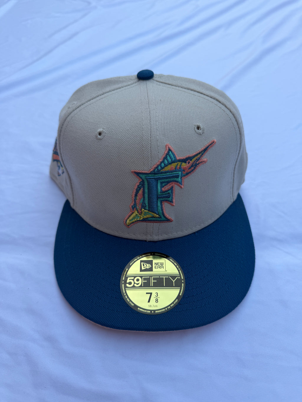 Preowned size 7 3/8 New Era Miami Marlins Ocean Drive Exclusive 1997 World Series 59Fifty fitted beige with blue brim 