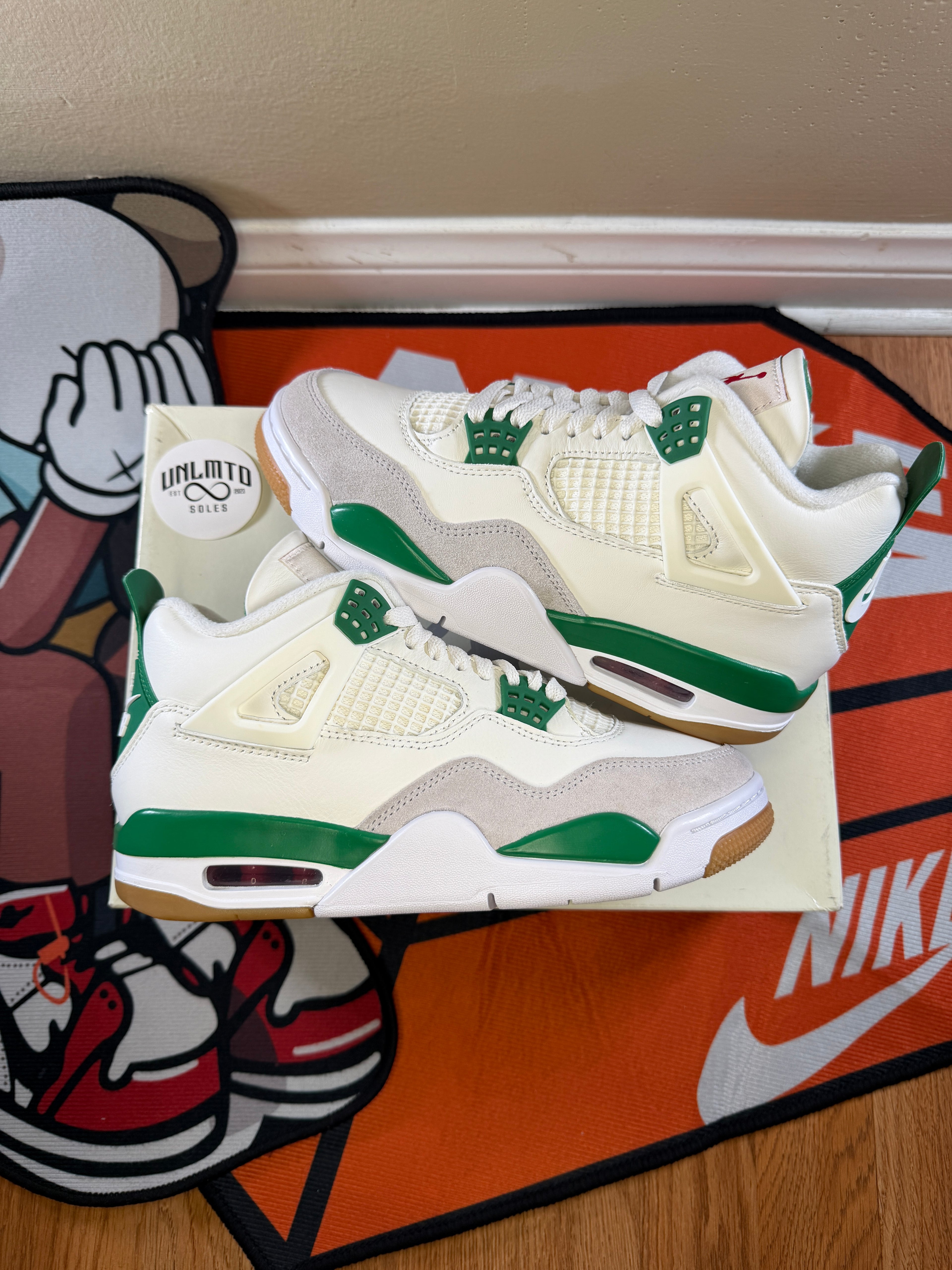 Jordan 4 Retro SB Pine Green