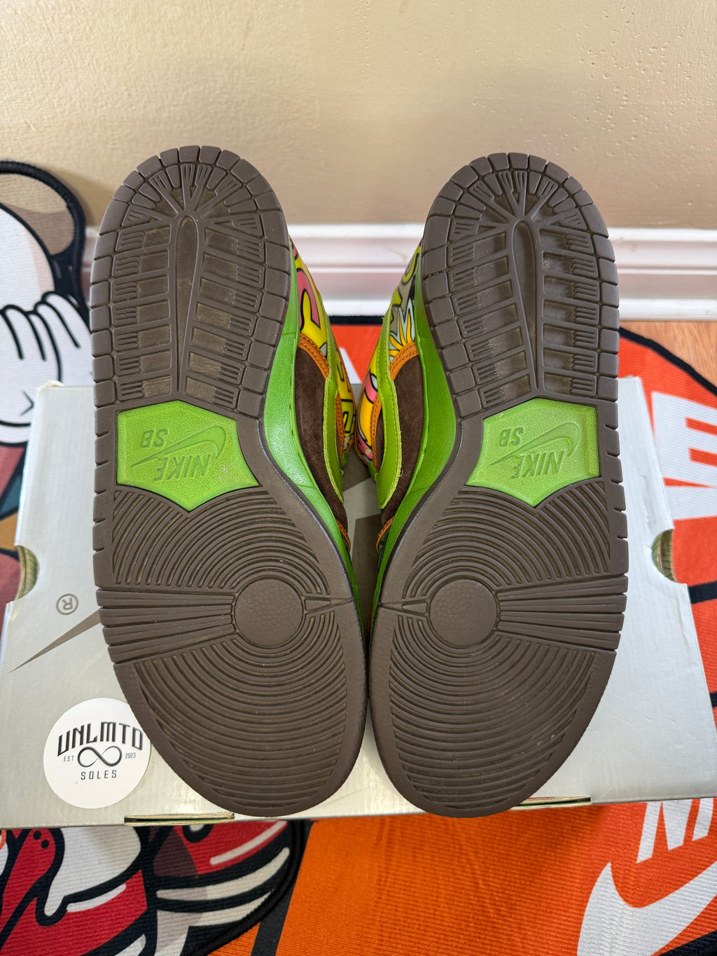 Shoe soles, brown
And green 