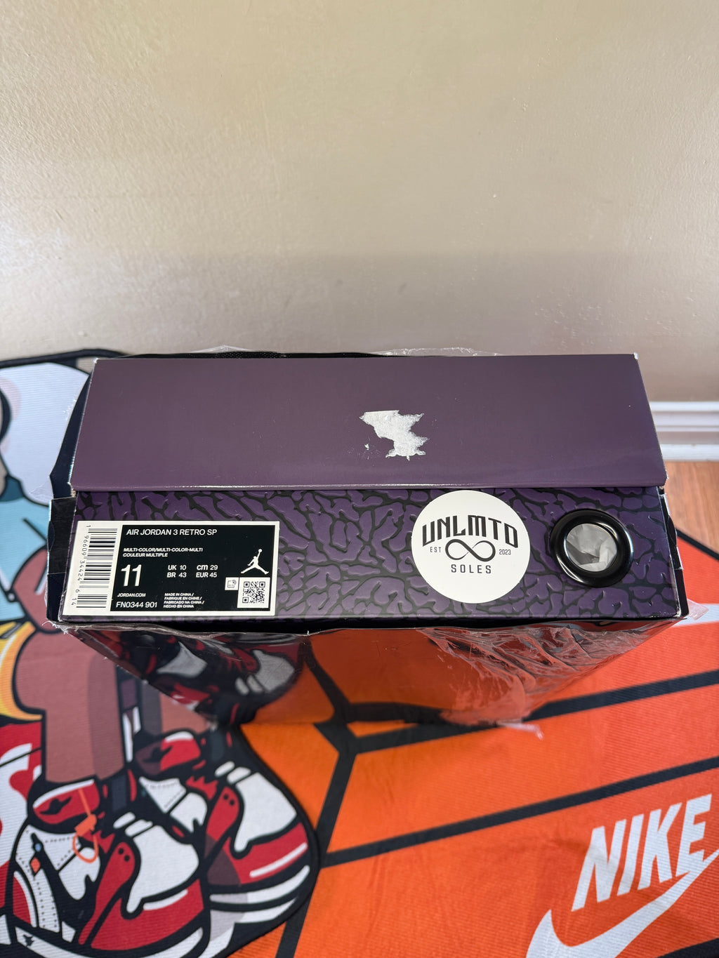 Violet color box with size label 