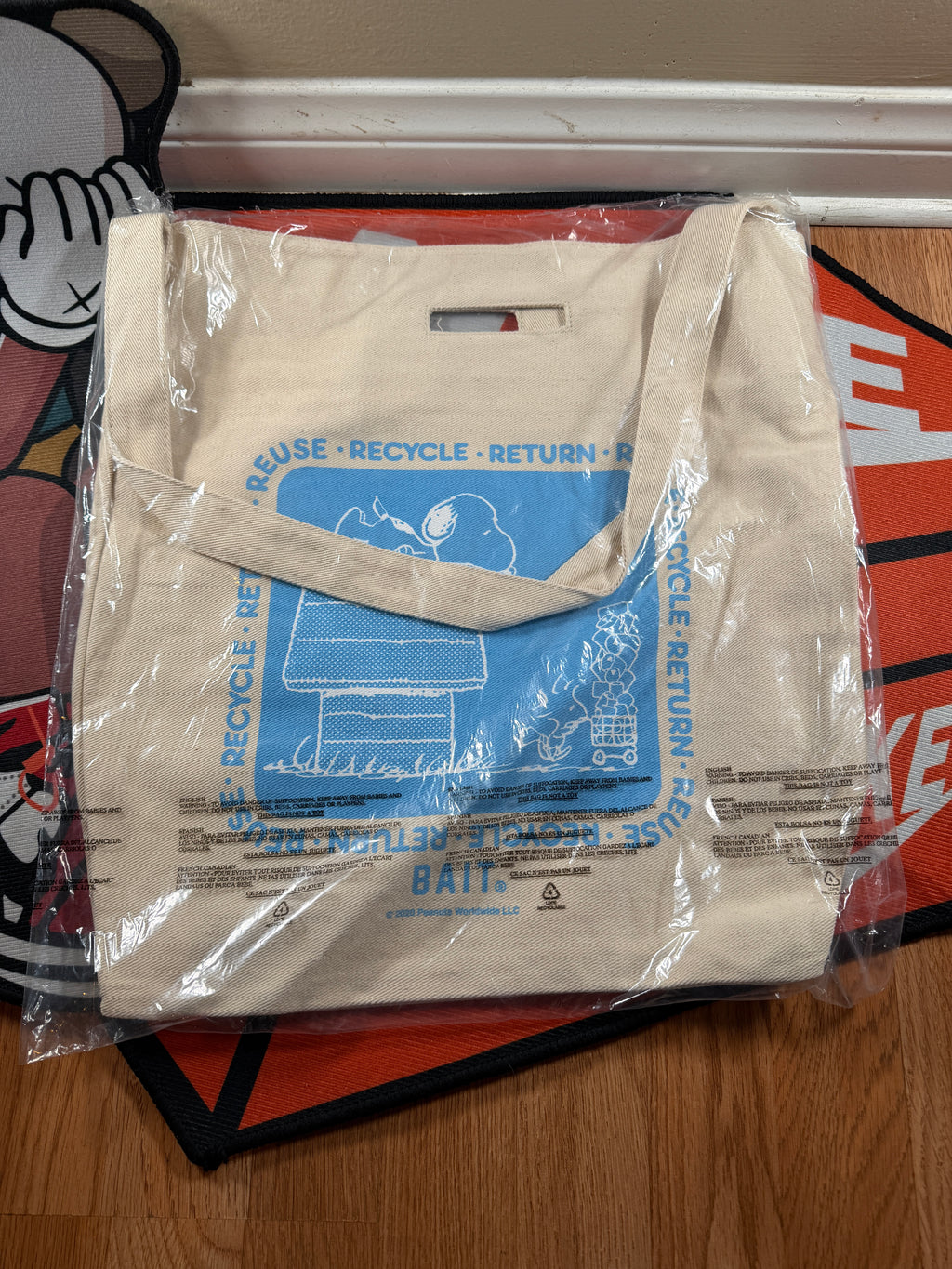 Back of tote