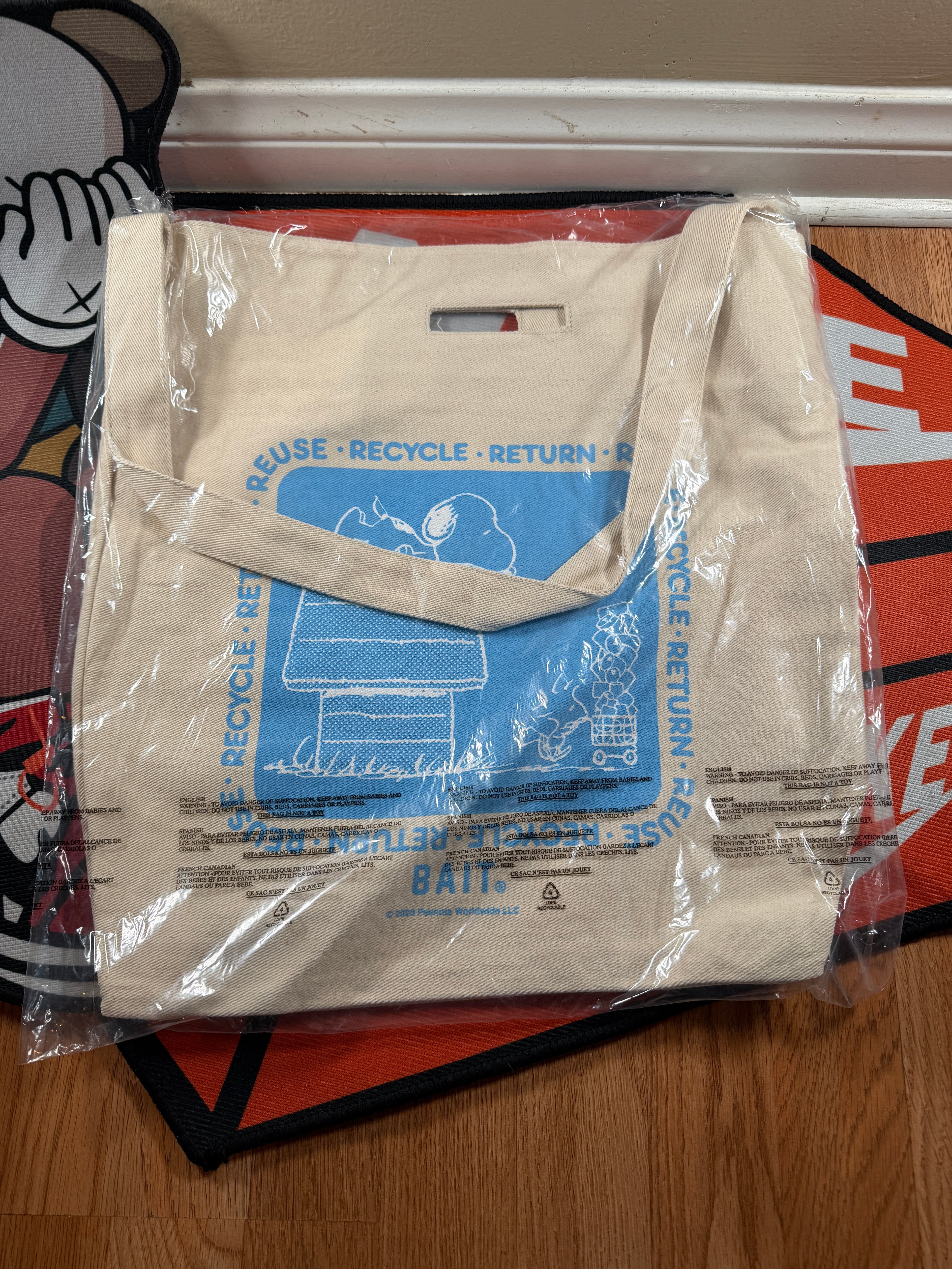 Back of tote