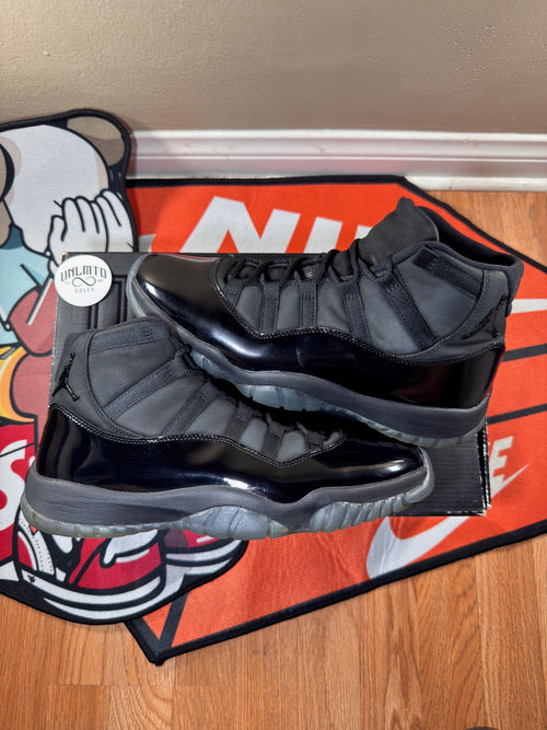 Jordan 11 Retro Cap and Gown black shoes Preowned minor toe box separation
Size 11