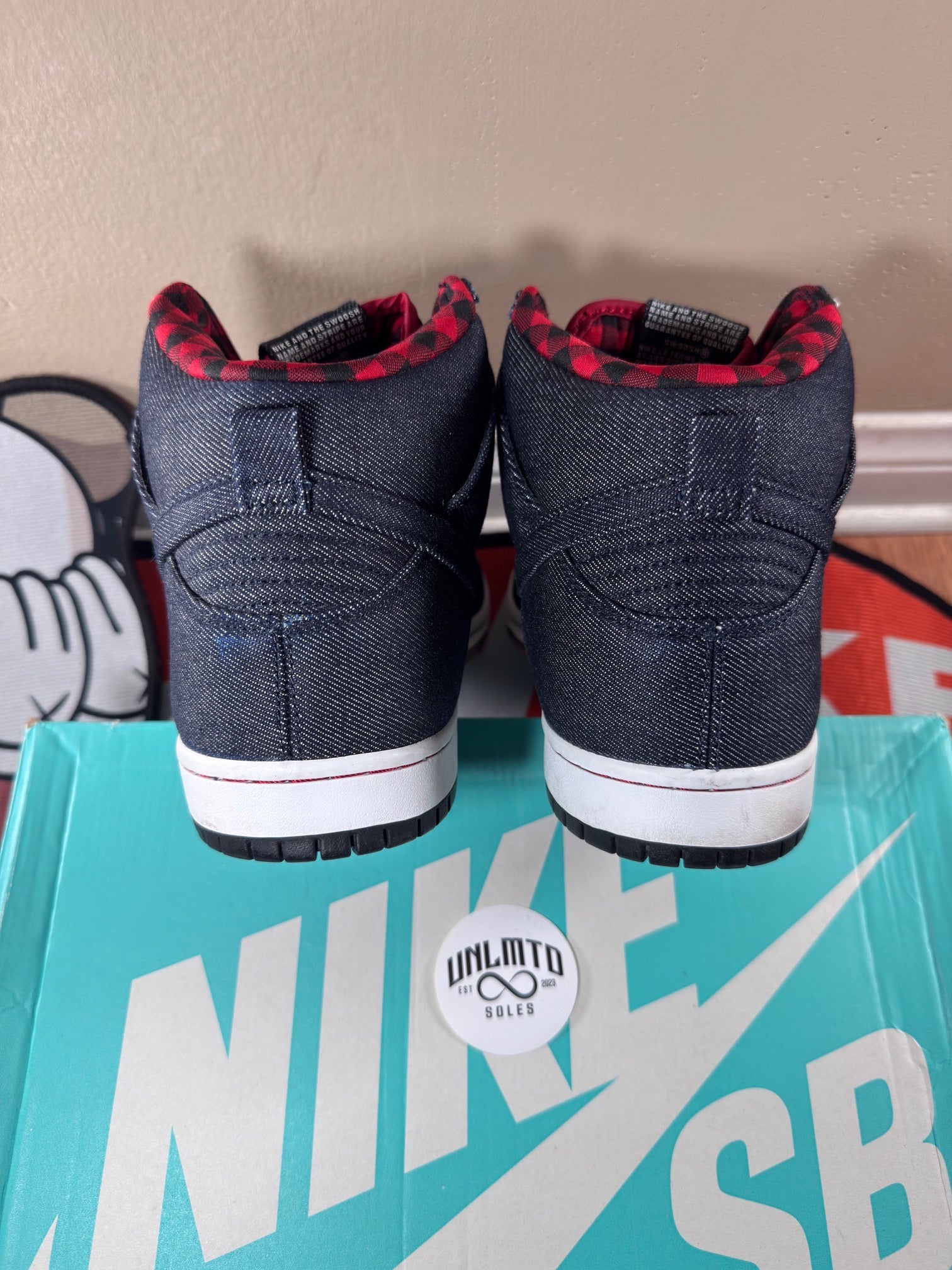 Back view of shoes 